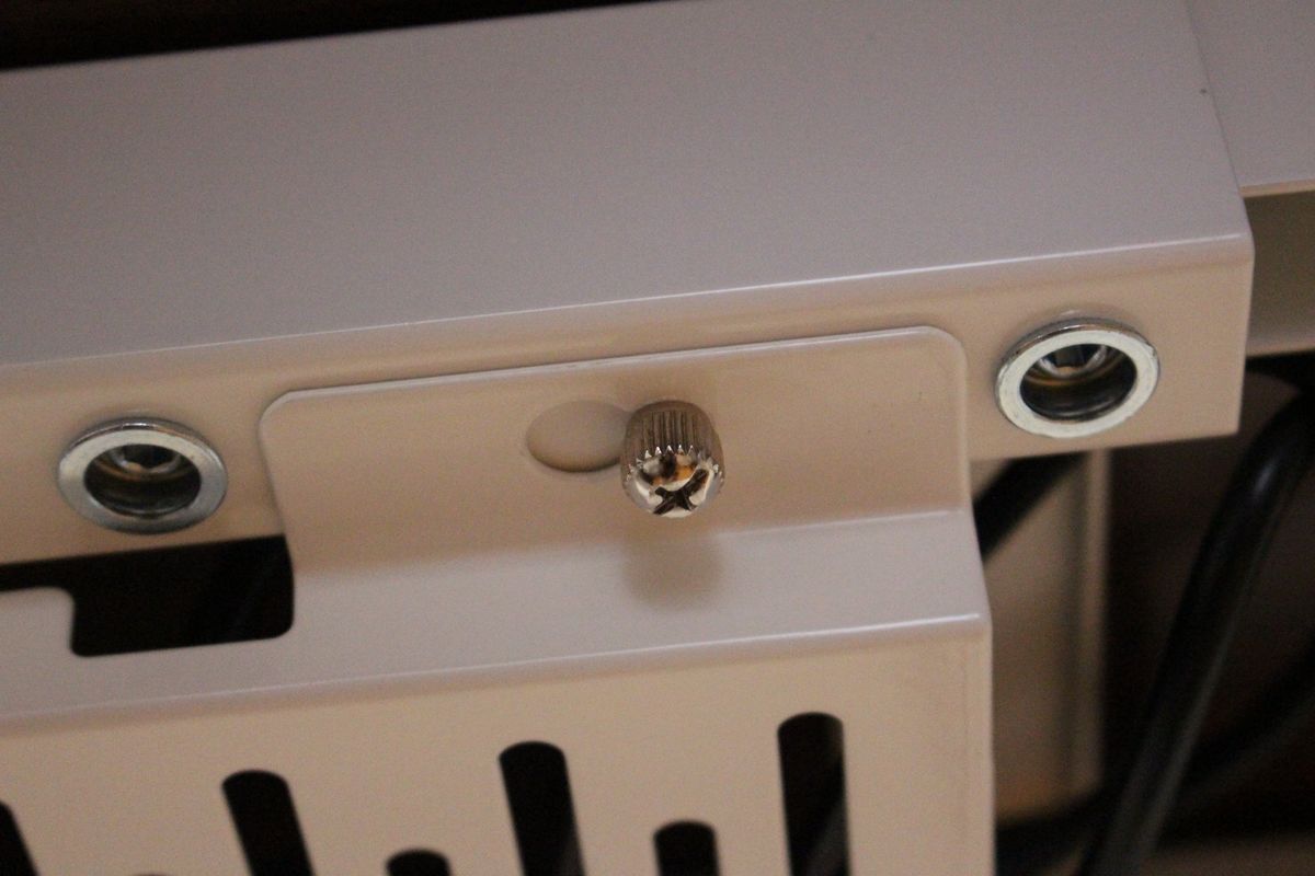 Flexispot E5 Cablemanagement Screw
