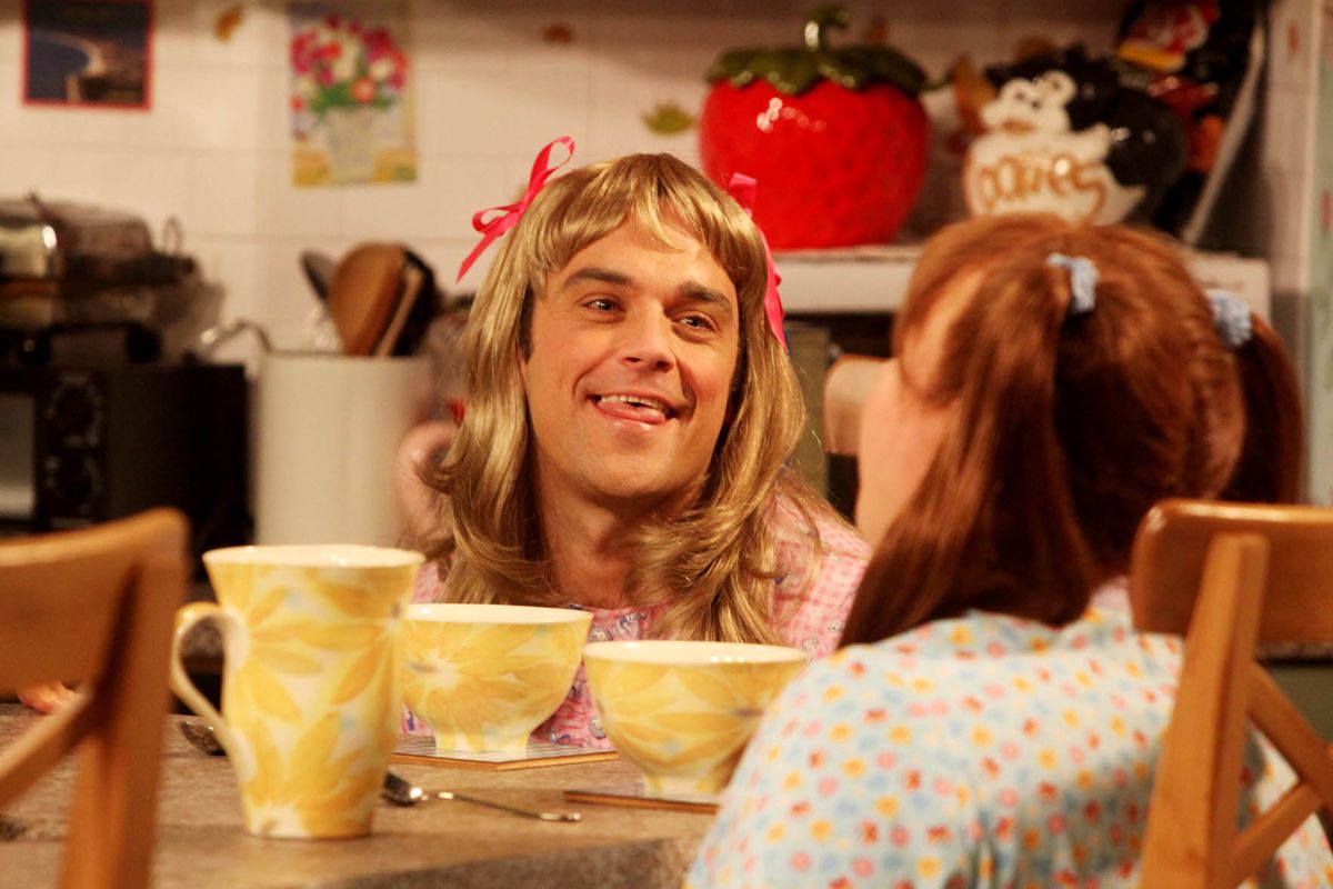 Watch Robbie Williams in Little Britain (VIDEO)