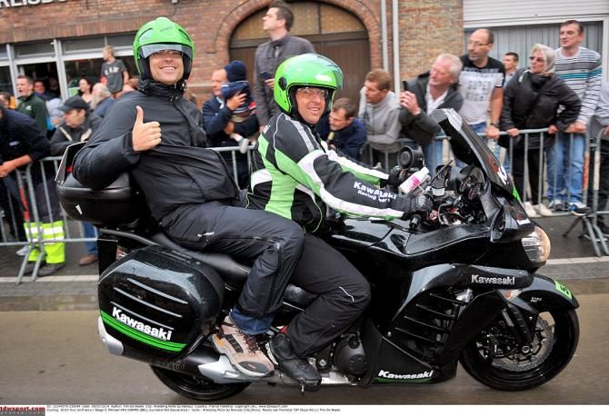 Michael Van Damme, Het Nieuwsblad journalist, gives the thumbs up despite conditions