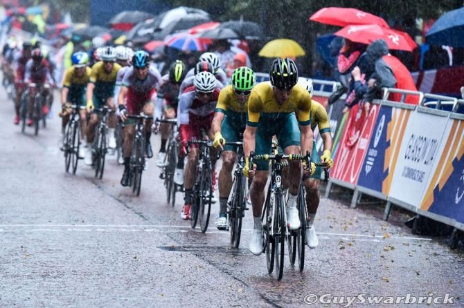 Heavy rain punished the men's peloton in Glasgow at the Commonwealth Games