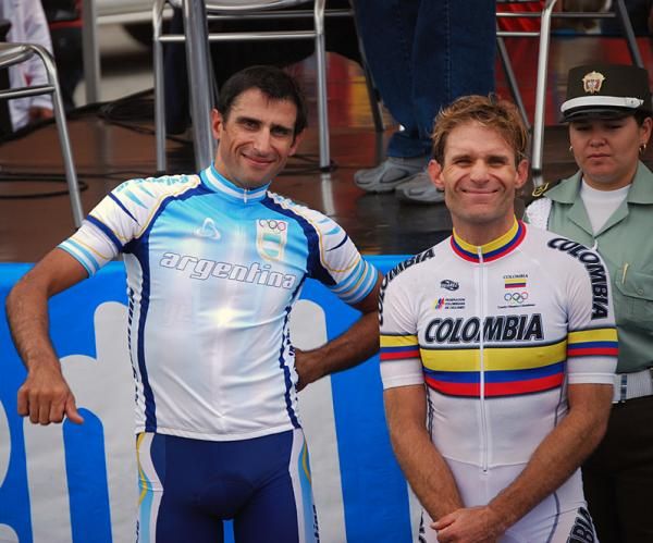 Medici (l) and Botero on the podium.
