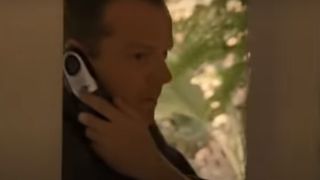 Kiefer Sutherland on the phone in 24