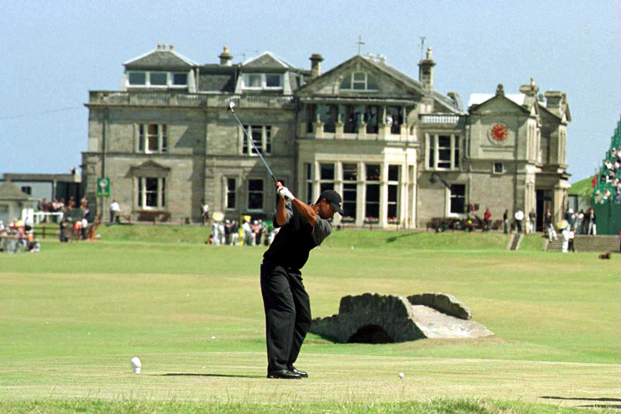 Tiger Woods at the top of backswing at St. Andrew's Old Course in 2000