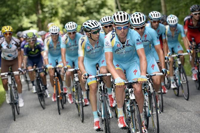 Astana controls the breakaway