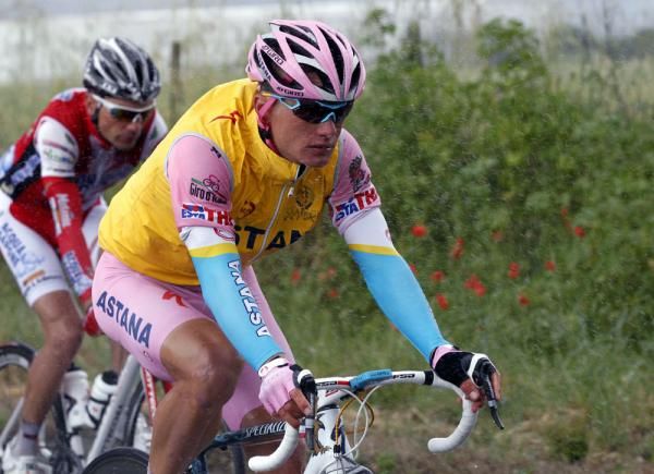 Fair to say Vinokourov doesn't look overly impressed with conditions