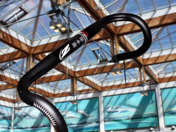 Zipp has introduced a new Service Course line of moderately priced alloy components for workhorse racers and more budget-minded riders in general. Claimed weight on the Service Course SL bar is 260g.