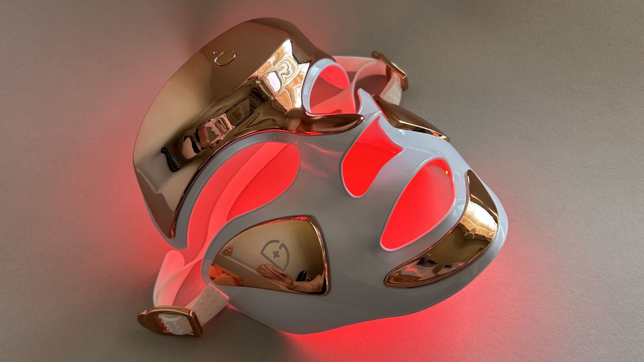 Dr Dennis Gross DRx SpectraLite FaceWare Pro LED Device review: a luxury device that lives up to its high-end price tag