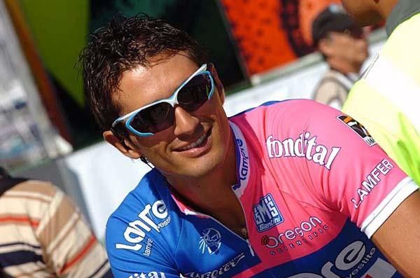 Daniele Bennati (Lampre-Fondital) enjoys the sun in Vigo, which isn't a certainty in one of the greenest regions in Spain.
