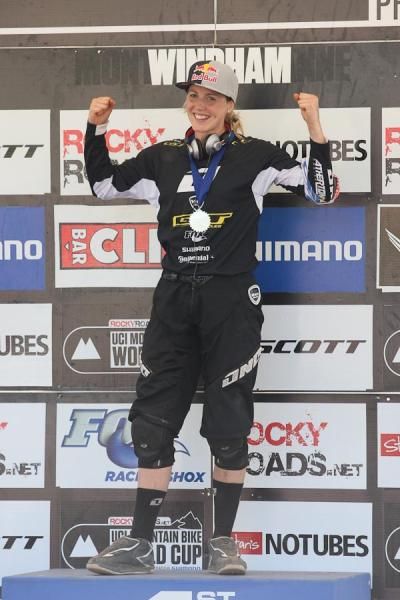 Rachel Atherton (GT Factory Team) flexes her muscles.