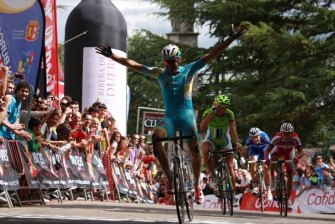 Simone Ponzi (Astana) wins stage 1 at the Vuelta a Burgos ahead of Daniele Ratto (Cannondale) and Sergei Chernetckii (Katusha)