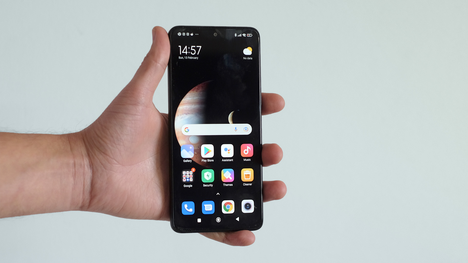 Un Xiaomi Redmi Note 11 Pro 5G De Face, Dans La Main De Quelqu'Un