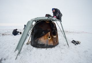 Engineers Document Soyuz Cargo