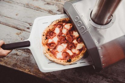 Ooni Karu Pizza Oven: Review & Practical Tips