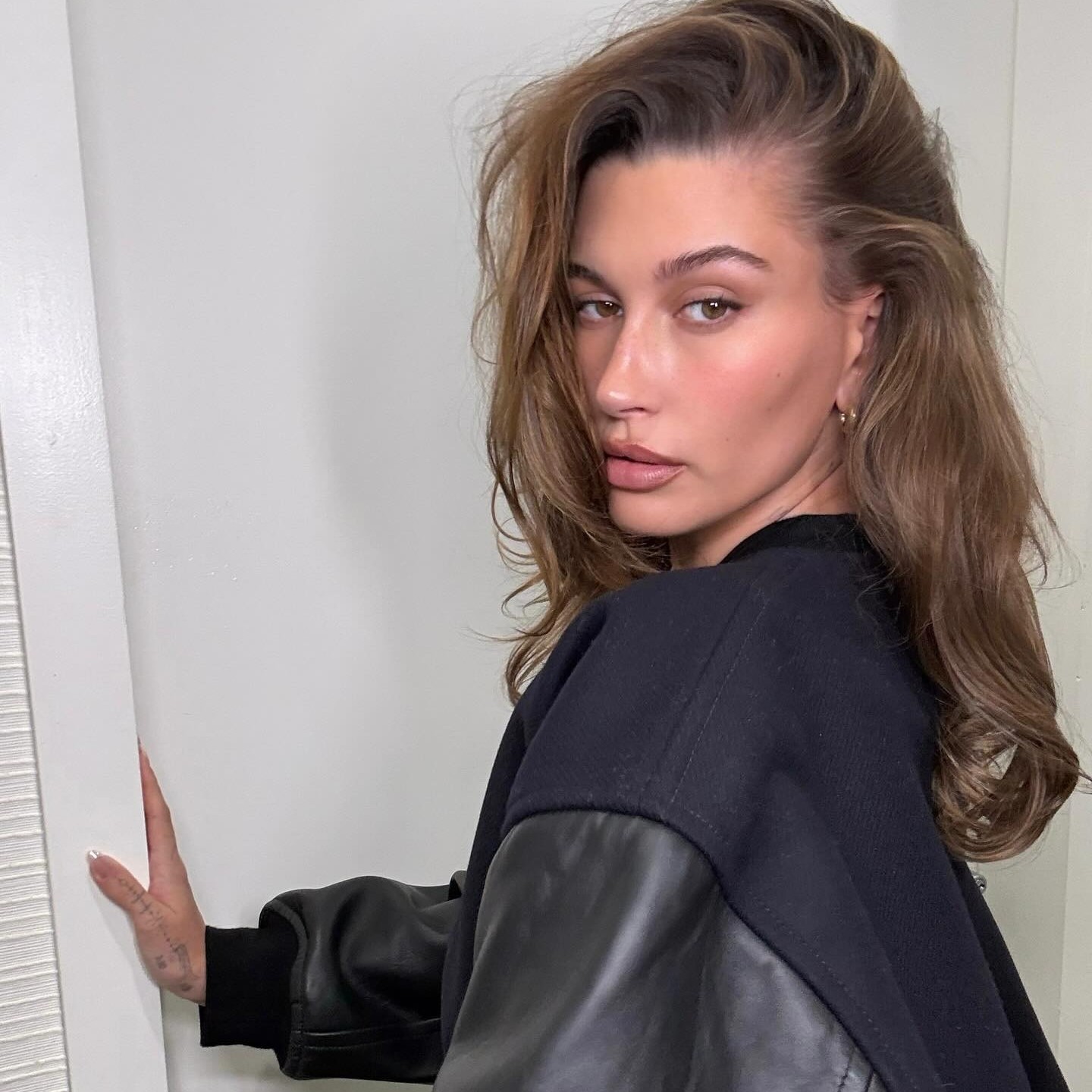 Hold On—Did Hailey Bieber Just Soft-Launch a New Rhode Bronzer?