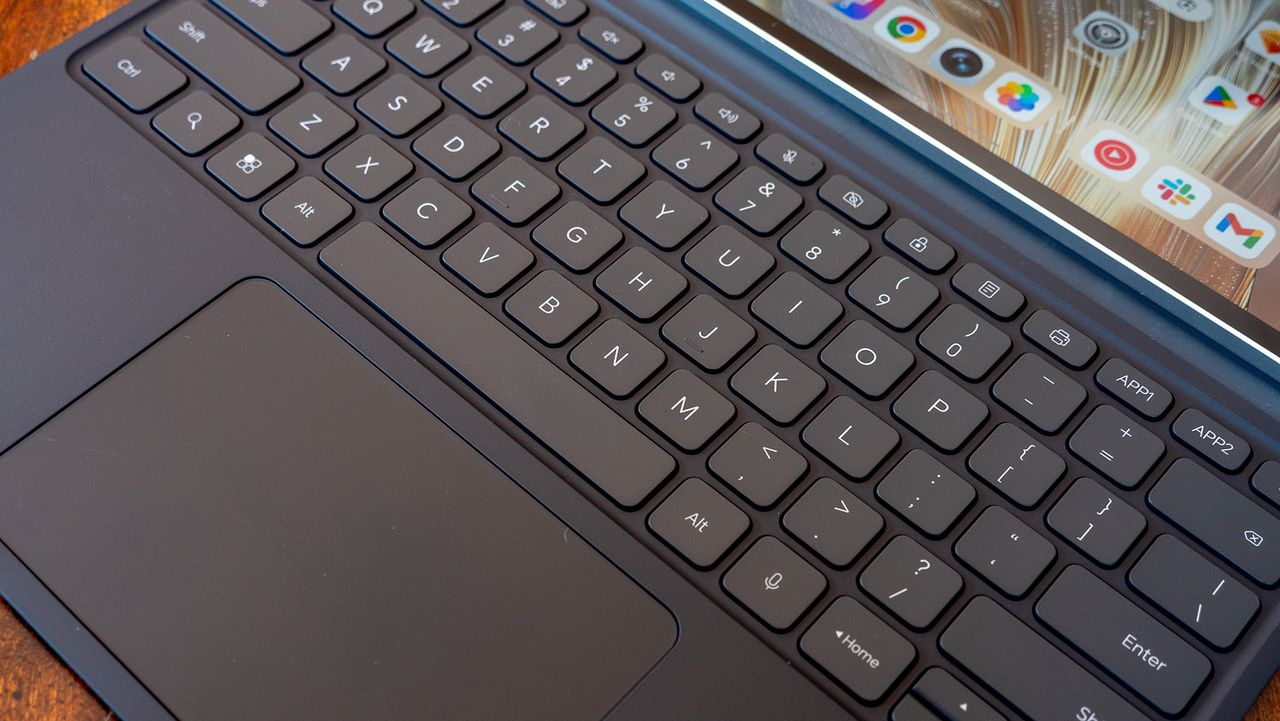 The Honor MagicPad 3 in its included keyboard case