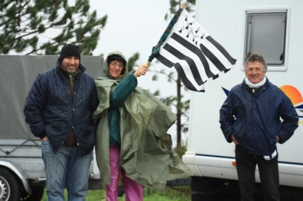 Some fans faced the tough conditions to support their favourite rider Jerome Baugnies...but not many.