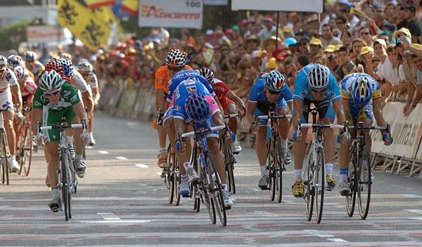 Bennati takes the sprint ahead of Petacchi
