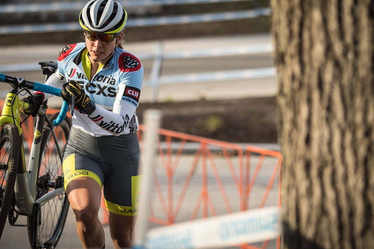 Rebecca Fahringer (Kona Maxxis Shimano) took second place