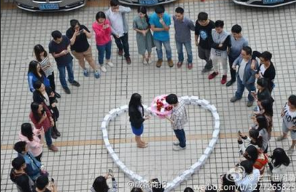 Programmer allegedly buys 99 iPhones to propose to girlfriend; she says no