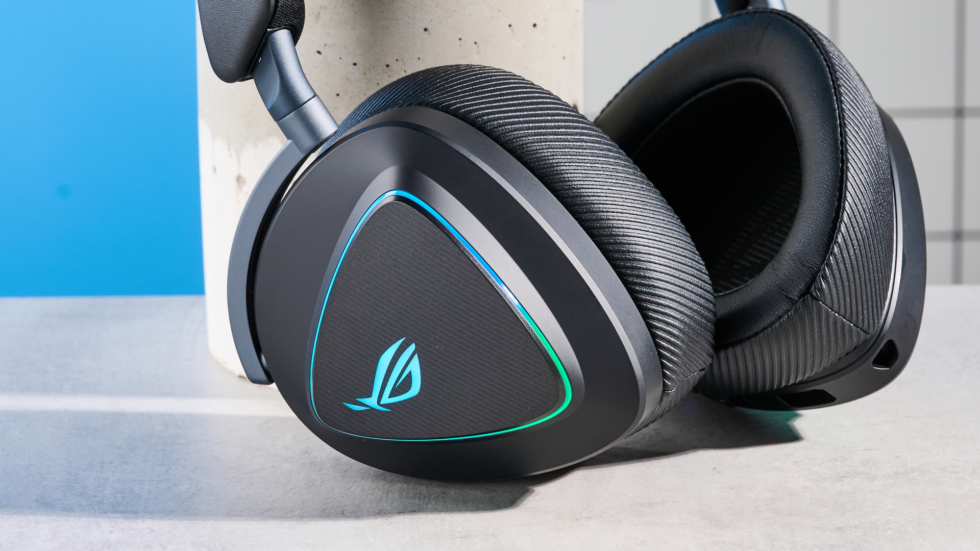 An Asus ROG Delta II wireless gaming headset