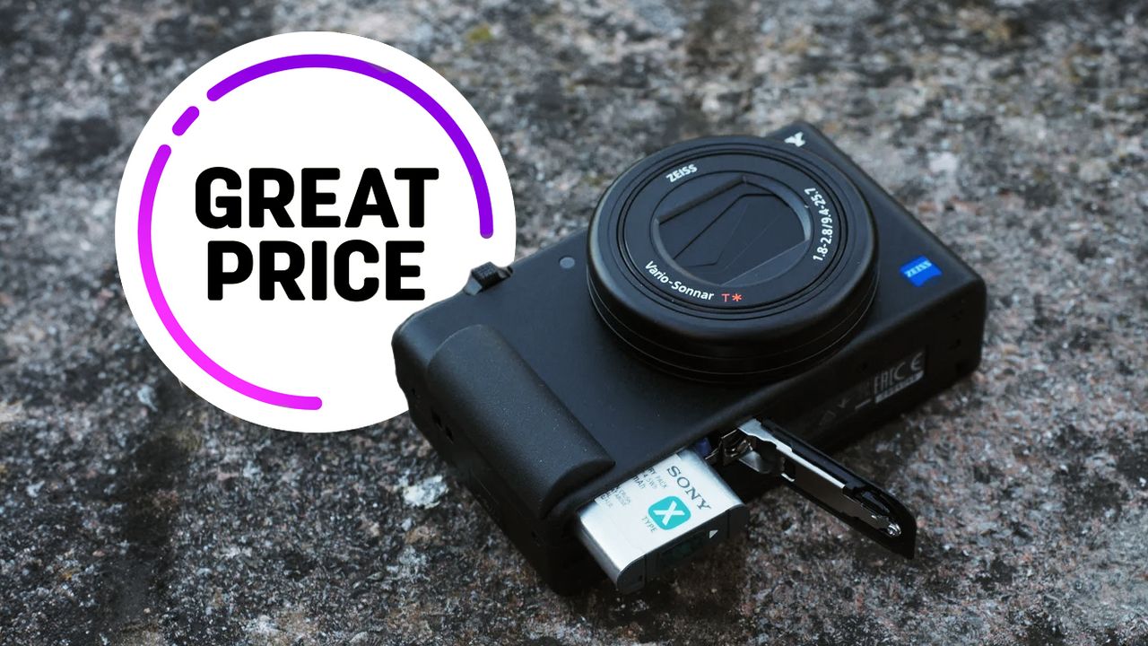 This compact camera makes me rethink my street photography setup – and it's only $798 with free accessories!