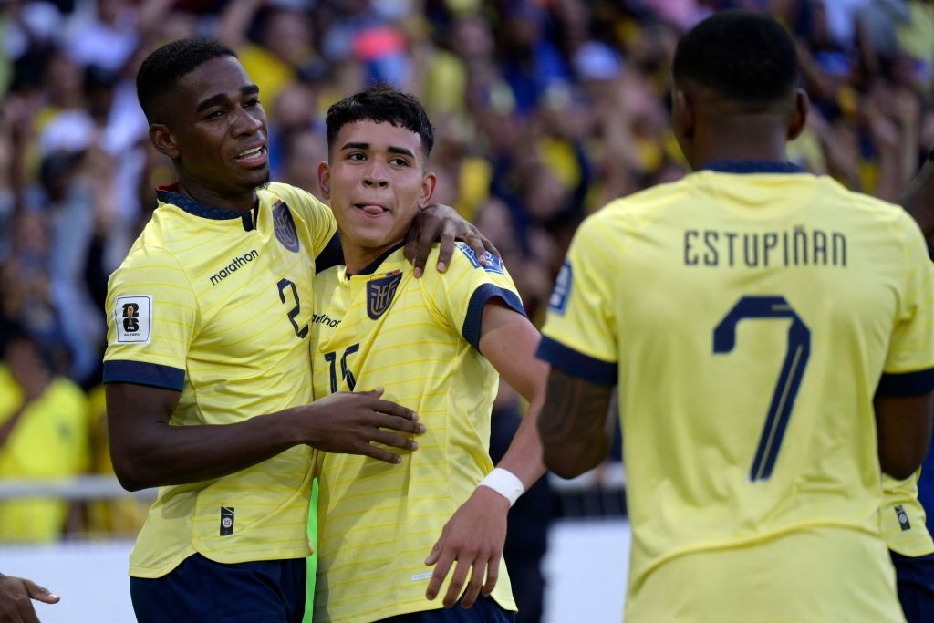 Ecuador&#039;s defender Felix Torres (L) celebrates with teammates Kendry Paez (C) and Pervis Estupinan after scoring during the 2026 FIFA World Cup South American qualifiers football match between Ecuador and Uruguay, at the Rodrigo Paz Delgado stadium in Quito, on September 12, 2023. (Photo by Rodrigo Buendia / AFP) (Photo by RODRIGO BUENDIA/AFP via Getty Images)