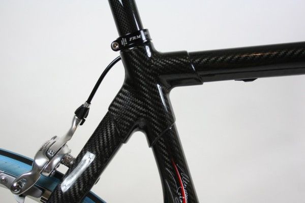 A full carbon lug keeps things tidy where the top tube joins the seat tube and stays