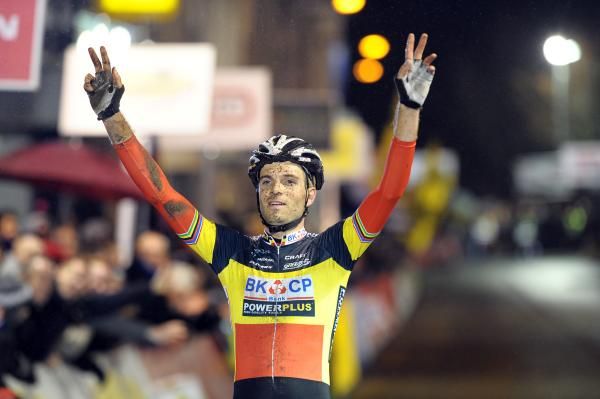 Niels Albert (BKCP-Powerplus) takes the win in Deigem