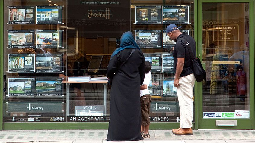 Estate agent&amp;#039;s window