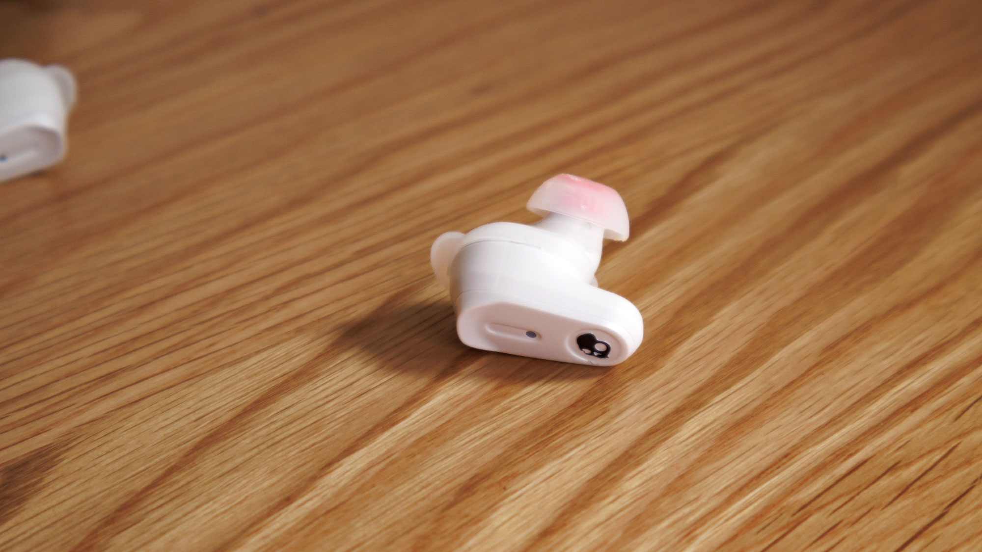 Skullcandy Method 360 ANC on a wooden surface
