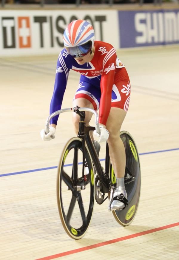 Victoria Pendleton (Great Britain) easily beat Russian Victoria Baranova.
