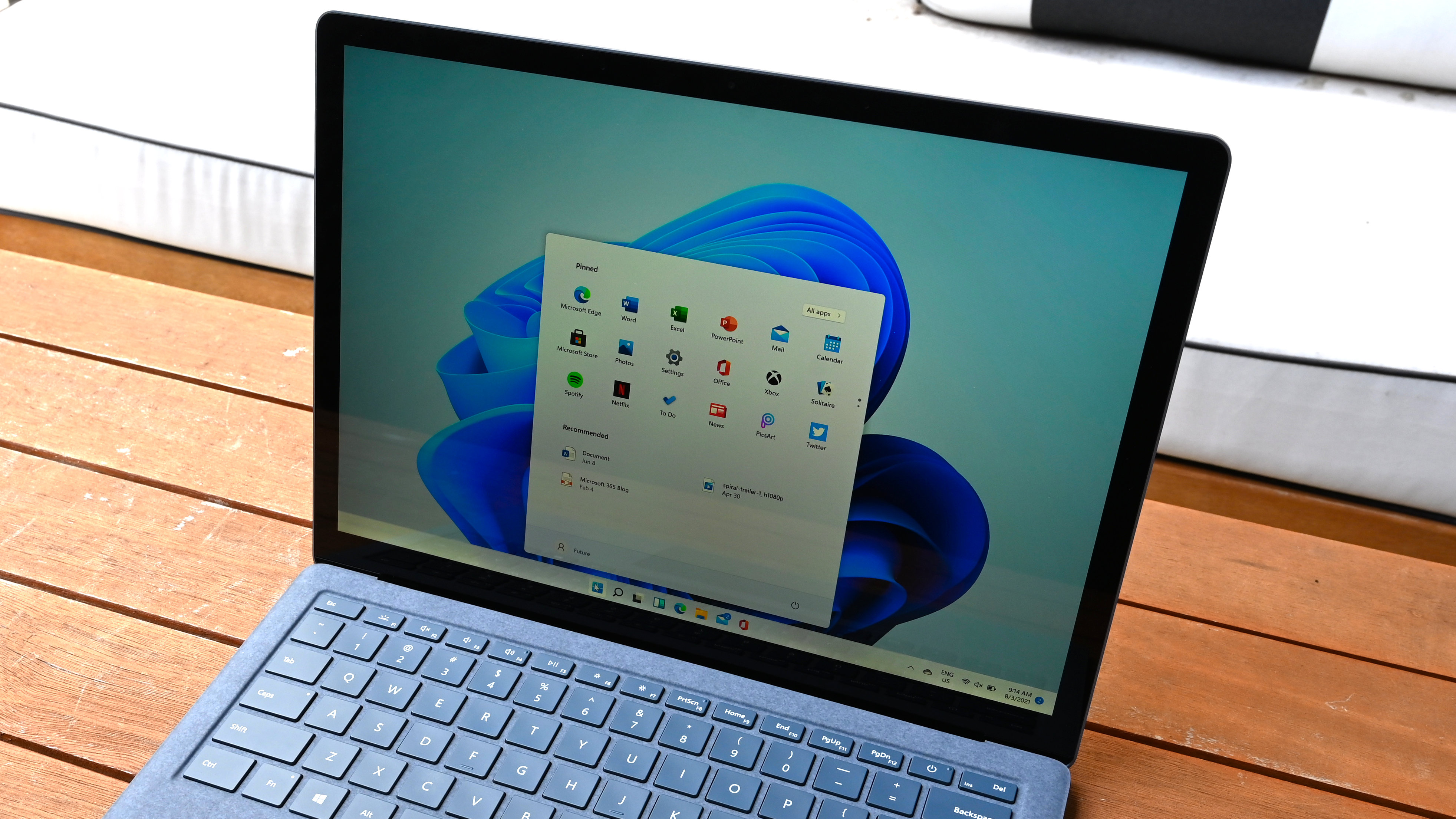 معبد طين مصعد  How to download Windows 11 for free | Laptop Mag