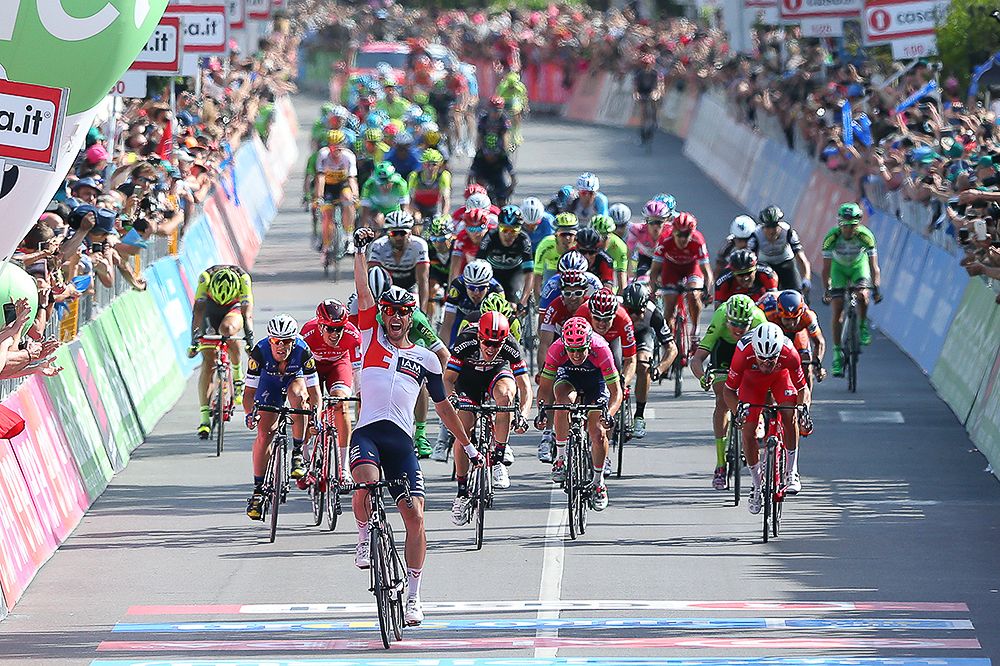 Roger Kluge outlasts the charging field during stage 17 at the Giro d'Italia