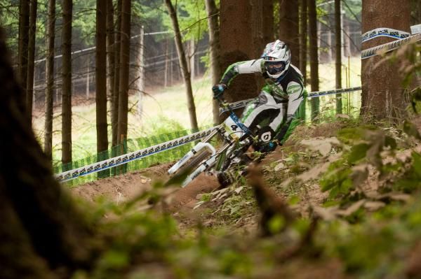 Thomas Braithwaite races to a win at the iXS Downhill Cup.