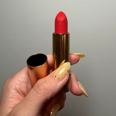 Who What Wear associate beauty editor Alyssa Brascia holding the Gucci Velvet Matte Lipstick.