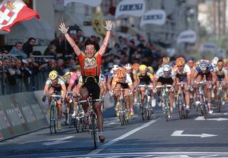 Andre Tchmil wins the 1999 edition of Milan-San Remo