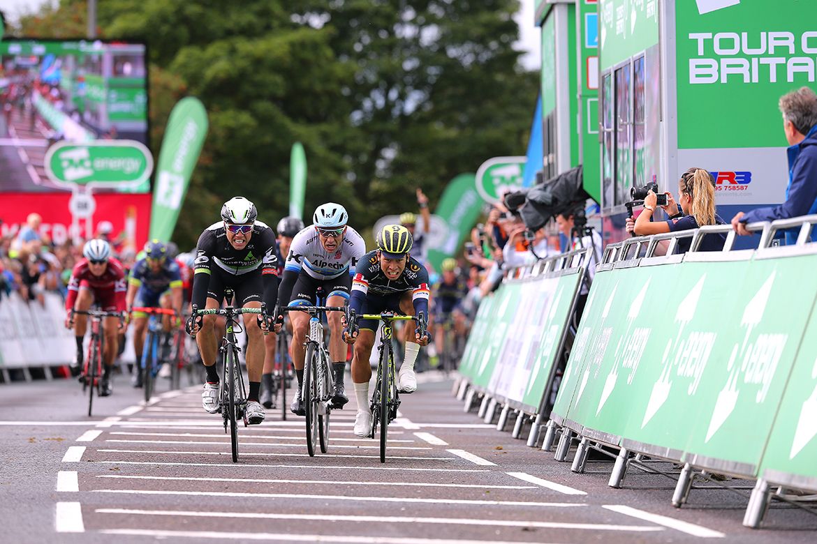 Caleb Ewan (Orica-Scott) sprints to the stage win