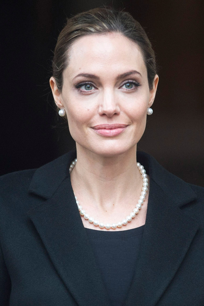 Angelina Jolie: Humanitarian
