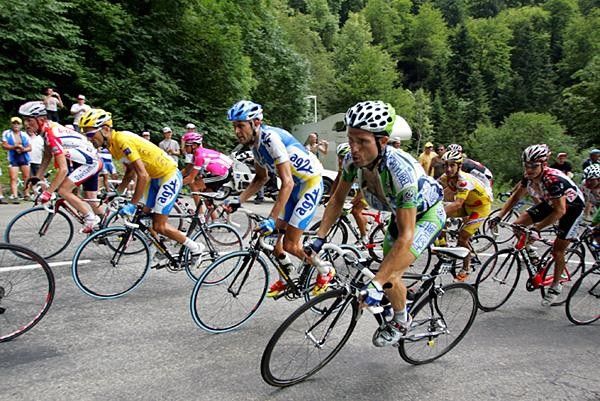 The yellow jersey had minimal protection today.
