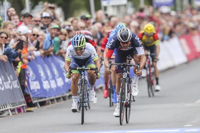 Heinrich Haussler (IAM Cycling) and Caleb Ewan (Orica-GreenEdge) battle for the green and gold jersey