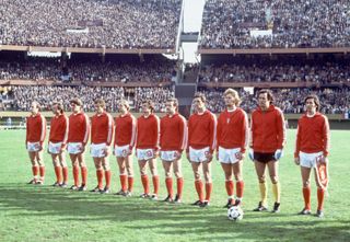 Wlodzimierz Lubanski (in the middle, wearing the number 9) with the Poland team in 1978.