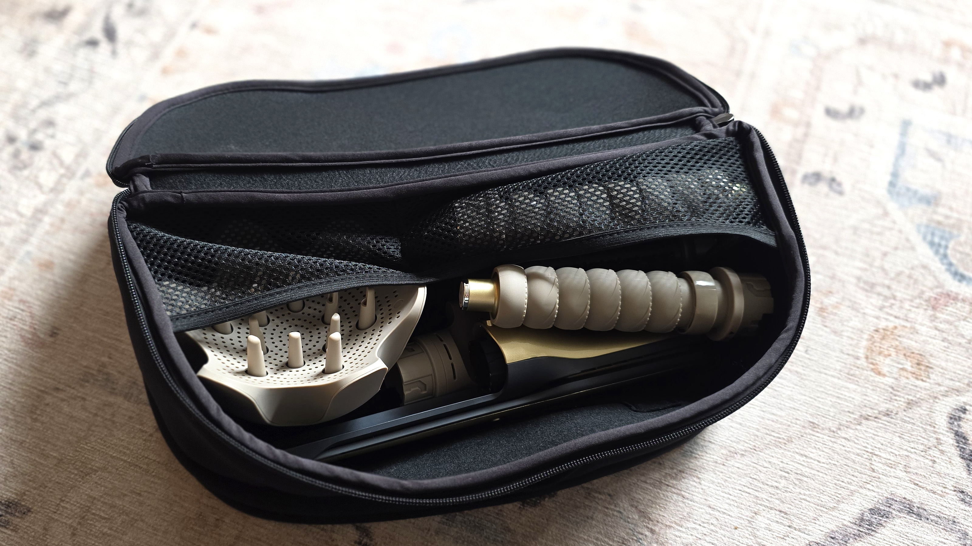 Shark Glam carry case with main attachments