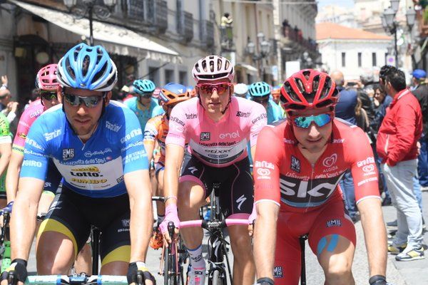 Marcel Kittel (Etixx-QuickStep) rolls out in the pink jersey