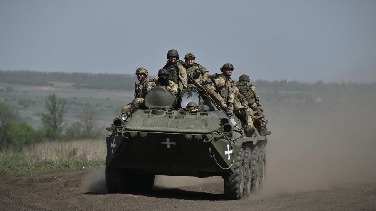 Ukrainian troops near Chasiv Yar