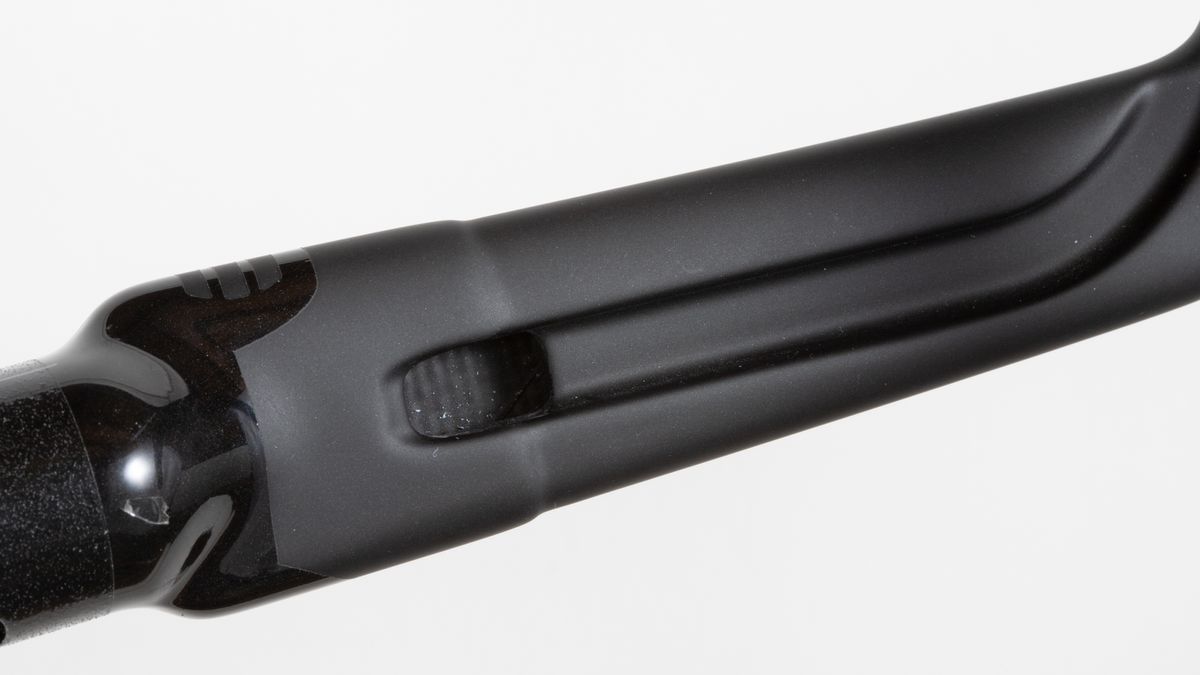 Enve Melee cable ports under handlebar