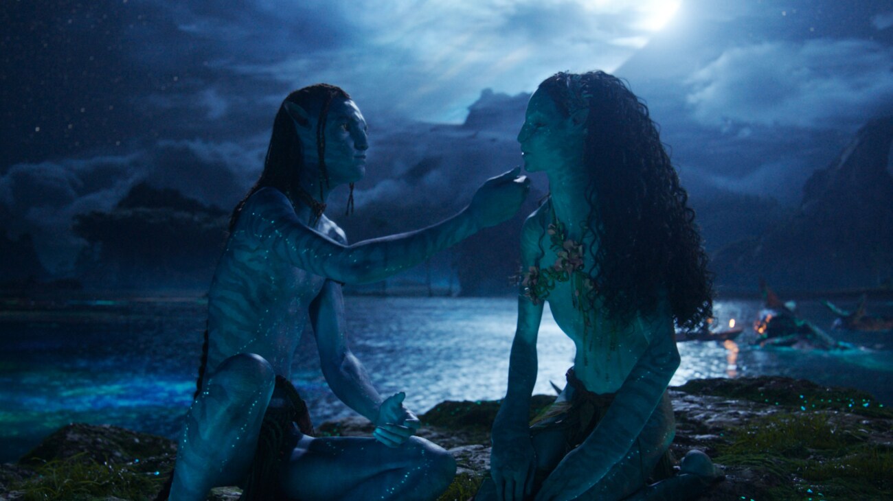 Still images from the movie Avatar: Fire and Ash