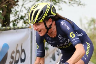 Time trial world champion Annemiek van Vleuten tried out her 'cross legs