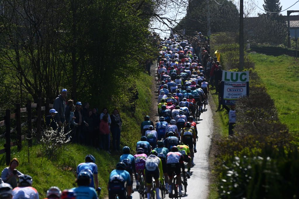 WEVELGEM BELGIUM MARCH 27 A general view of the Peloton passing through Scherpenberg during the 84th GentWevelgem in Flanders Fields 2022 Mens Elite a 2488km one day race from Ypres to Wevelgem GWE22 WorldTour on March 27 2022 in Wevelgem Belgium Photo by Tim de WaeleGetty Images