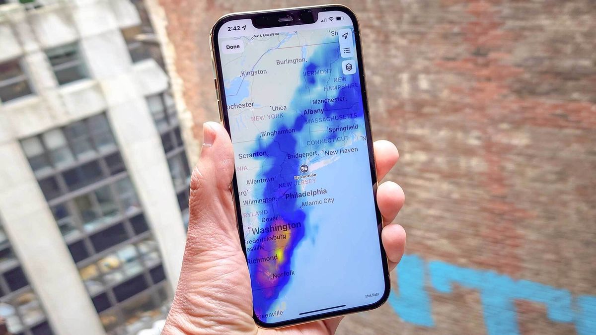 iPhone weather app iOS 15 interactive map