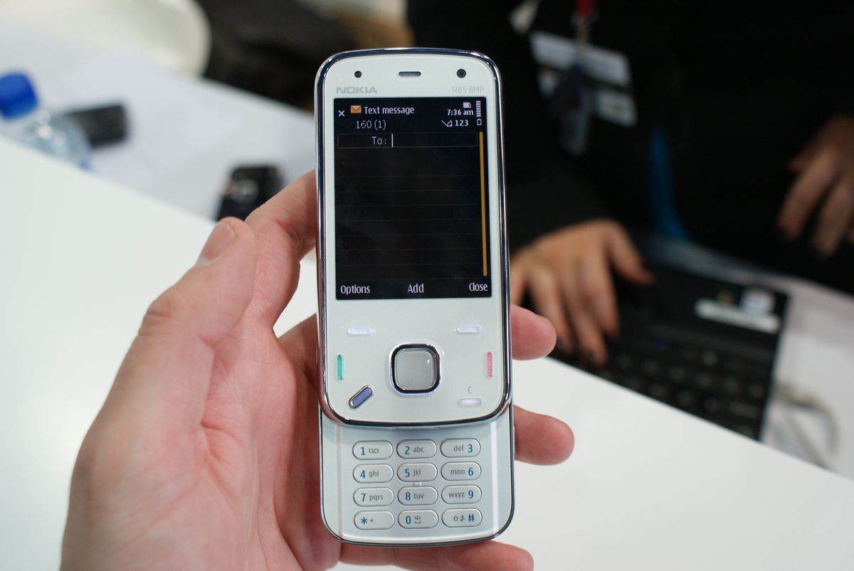 Nokia starts shipping 8MP N86 TechRadar